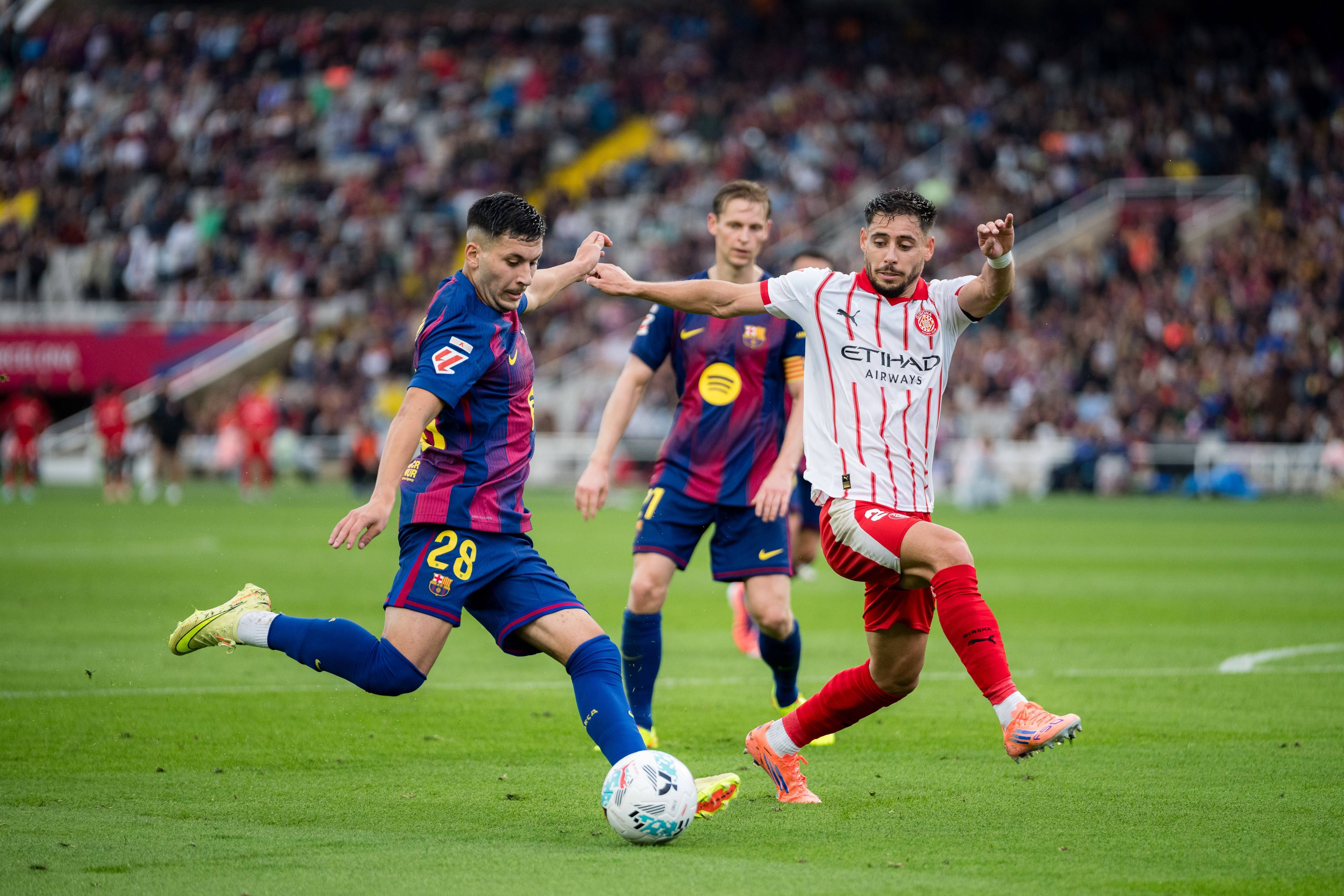 （体育）足球——西甲：巴塞罗那胜赫罗纳