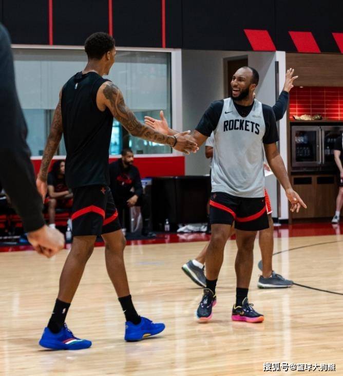 场均14+7+2断！火箭队福将出炉？他首发之后，火箭队6胜1负太亮眼