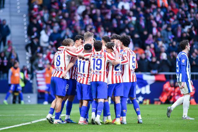 西甲综合｜三球被吹 巴萨不敌皇家社会